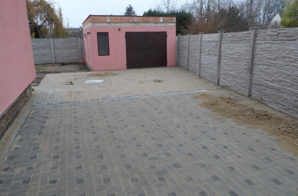 Rekonstrukce vjezdu a nový betonový plot – Olomouc, Nemilany